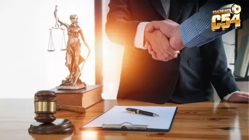 Người tham gia làm đại lý cần đảm bảo đủ tuổi theo quy định pháp luật